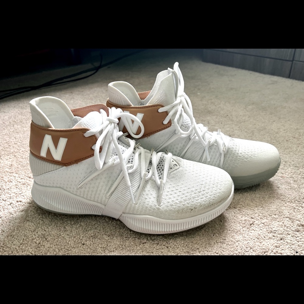 OMN1S Reign white/gold basketball shoes, Kwai Leonard, mens size 7.5, not worn!